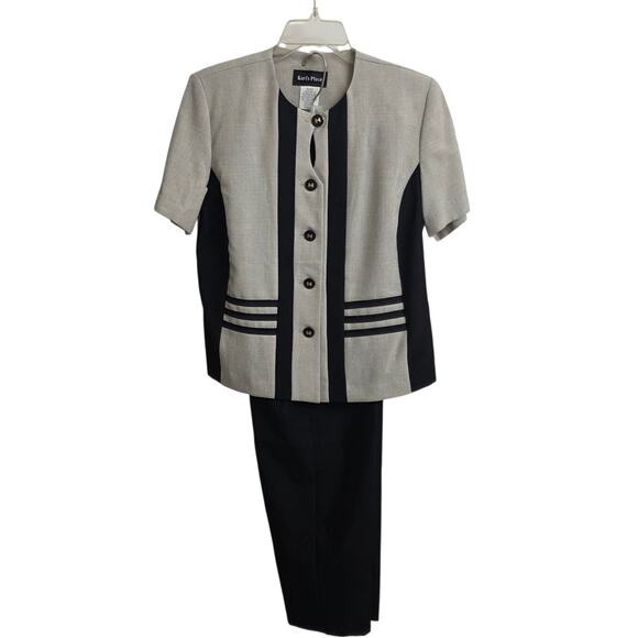 Kari's Place Other - Kari’s Place 2 Piece Suit 8P Black Tan Short Sleeve Blazer Pants Career Set